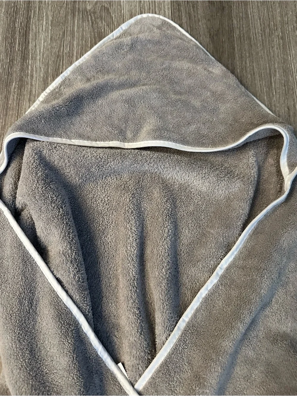 Set of 4 Soft Hooded Towel Wrap in Gray with White Trim